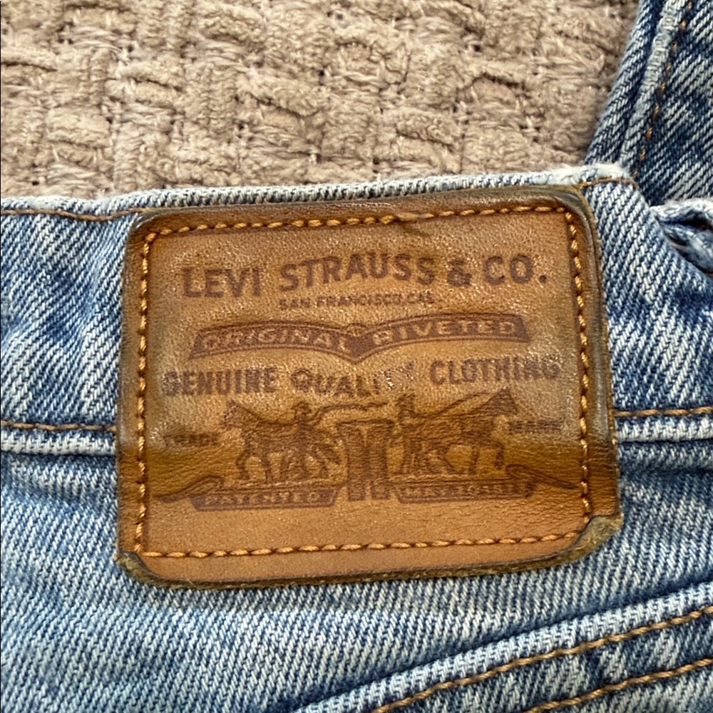 Levi's Light Blue Denim Jeans with Frayed Contrast Seams - Picture 5 of 9